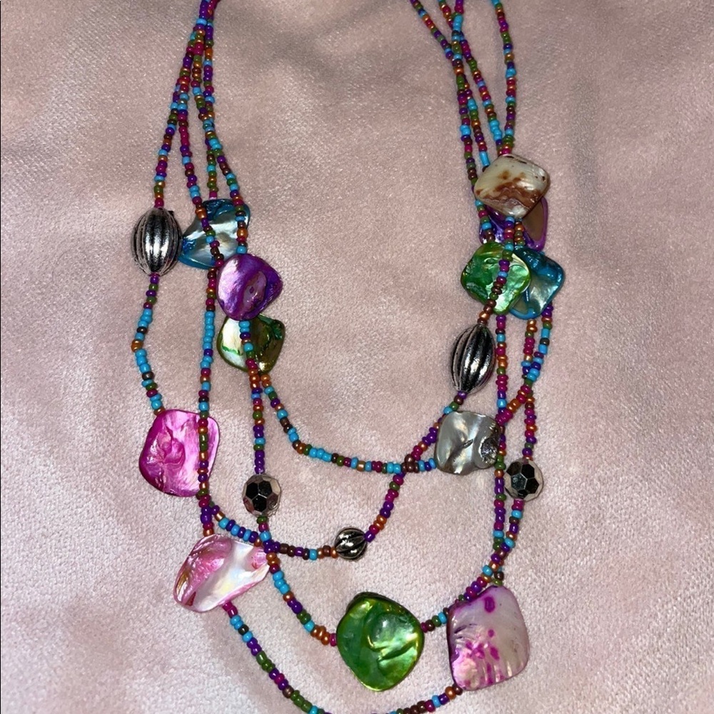 BEADED SEASHELL NECKLACE